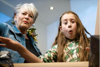 Kerstpakket uitpakken