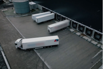 Kerstpakketten transport met vrachtwagen